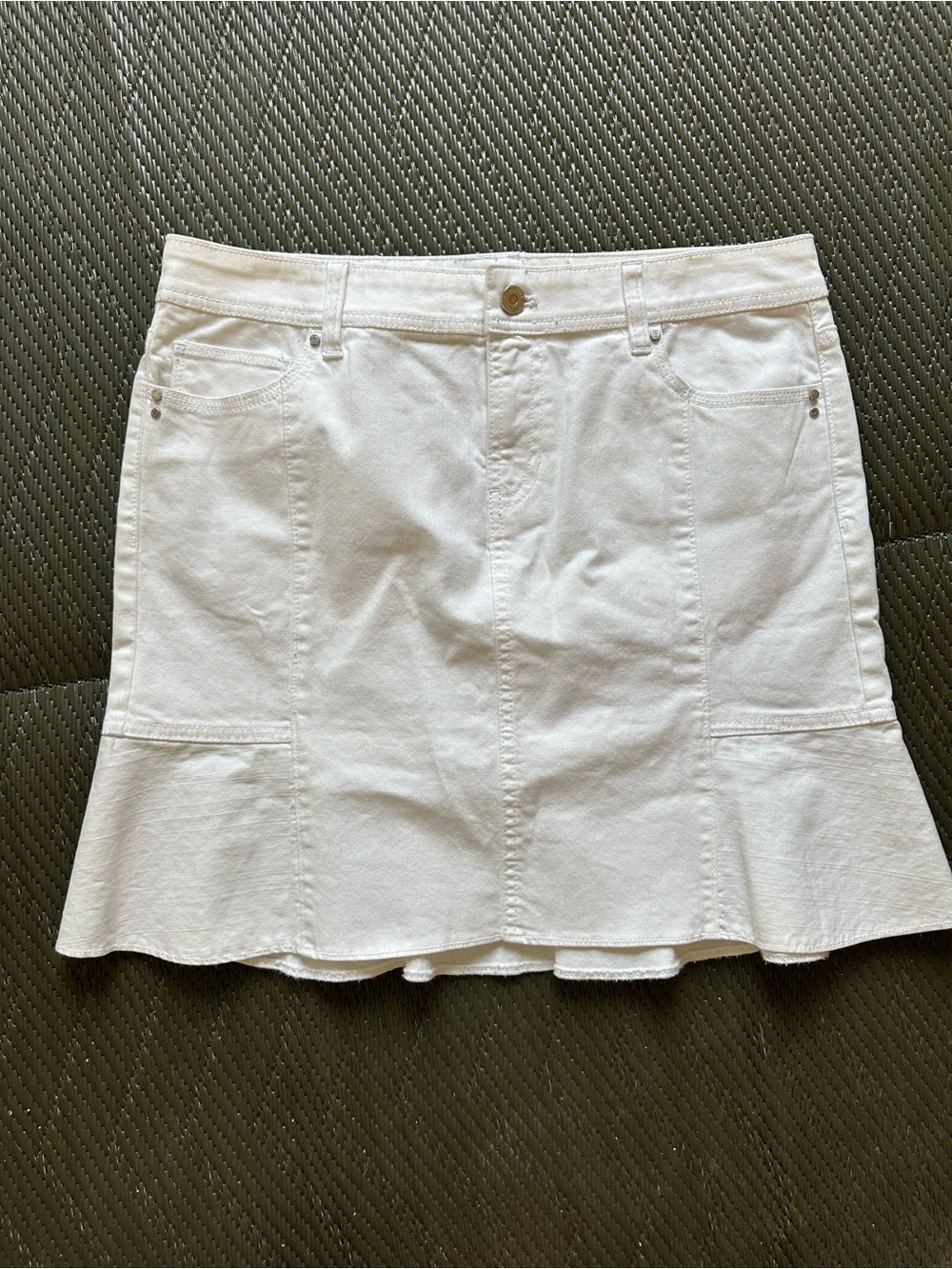 White House Black Market Women’s Size 8 White Denim Skirt With Flounce Hem
